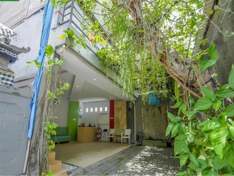 Oyo 3852 Valomia Guest House Denpasar Dış mekan fotoğraf